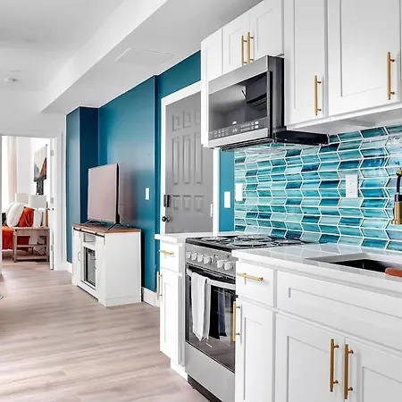 Urban Nest #2 Vibrant Suite Downtown By Proctors